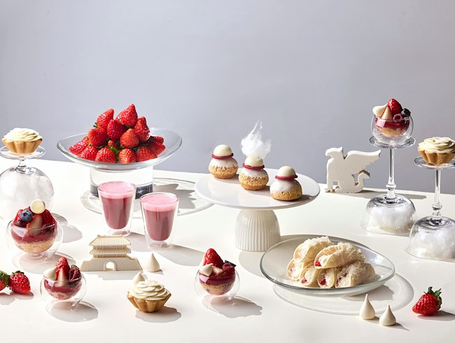 살롱 드 딸기ㅣ팬톤